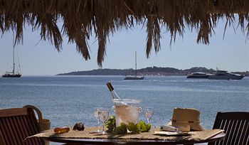 Best Holiday Hotel Grimaud Bagian luar foto